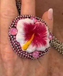 Dettaglio di un anello artigianale Bijoux Espresso